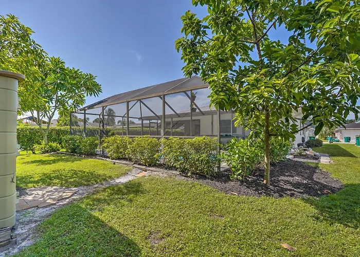 Naples Oasis W/ Screened Pool, Bike To Beach!