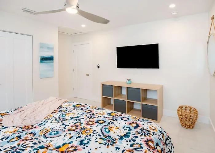 Seahorse Cottage - Pool Home