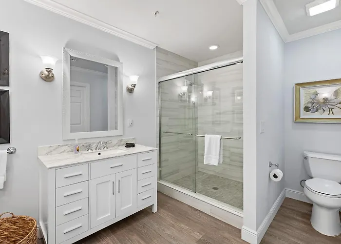 Bologna - Renovated First Floor 2Br Condo In Greenlinks! Lake And Golf Views, Resort Pool, Jacuzzi, Gym And Tennis Access! Near Naples Beaches, Dining, Shopping And Marco Island Area, Perfect For Guests Who Value Convenience, Comfort And Nature!